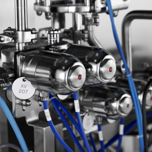 Full Control Over a Binary Blend Feeding a Liquid